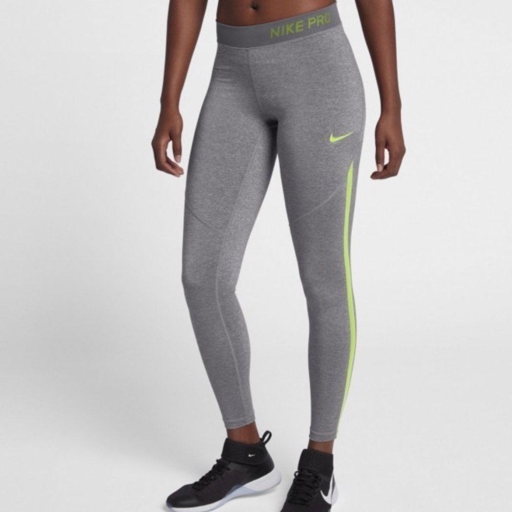 Nike Women Hypercool Legging NWT